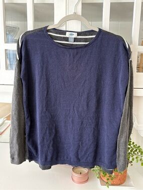 Old Navy Navy and Gray Striped Crew Lightweight Sweater